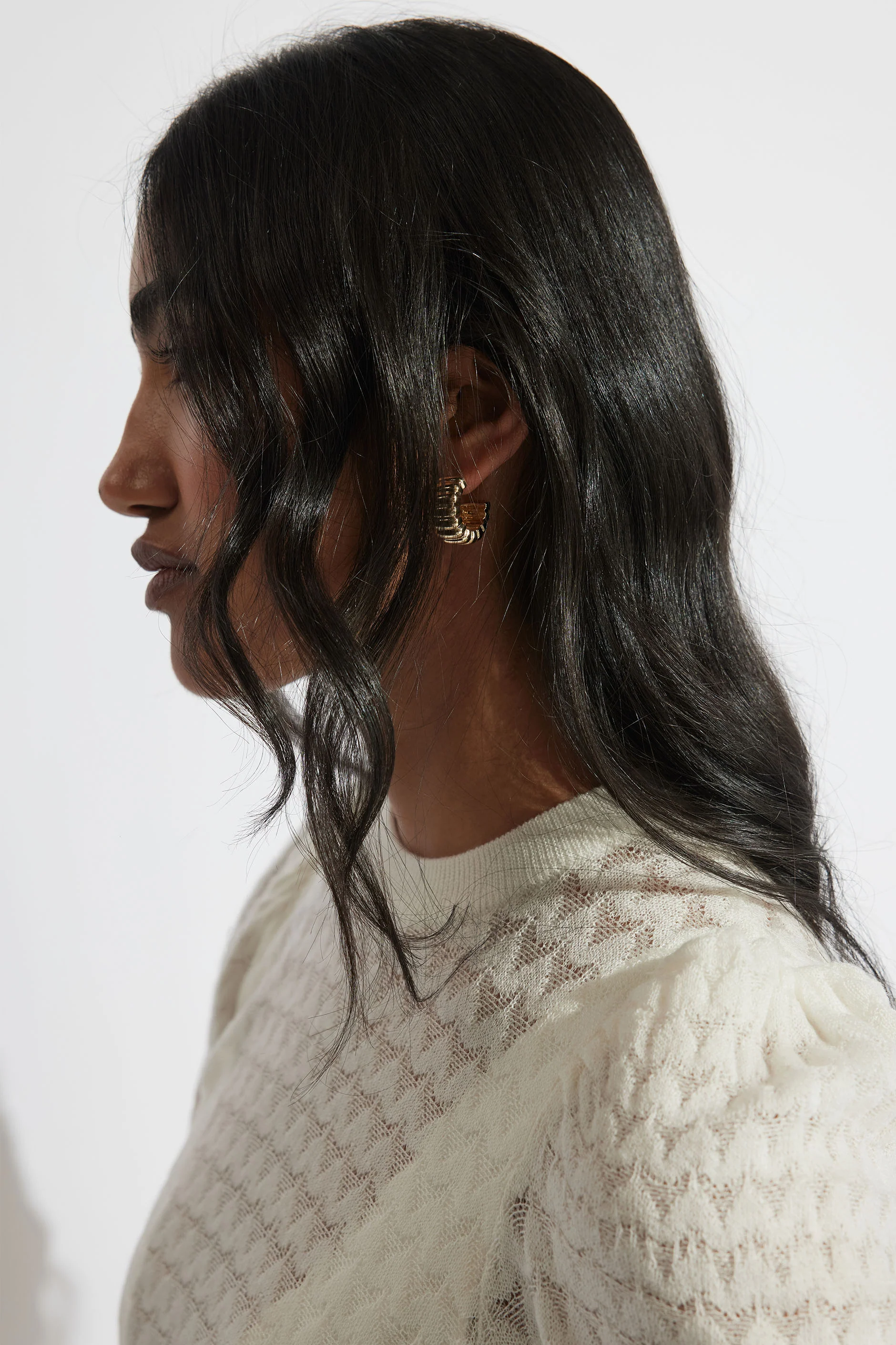 9ct Ribbed Hoop - Image 2