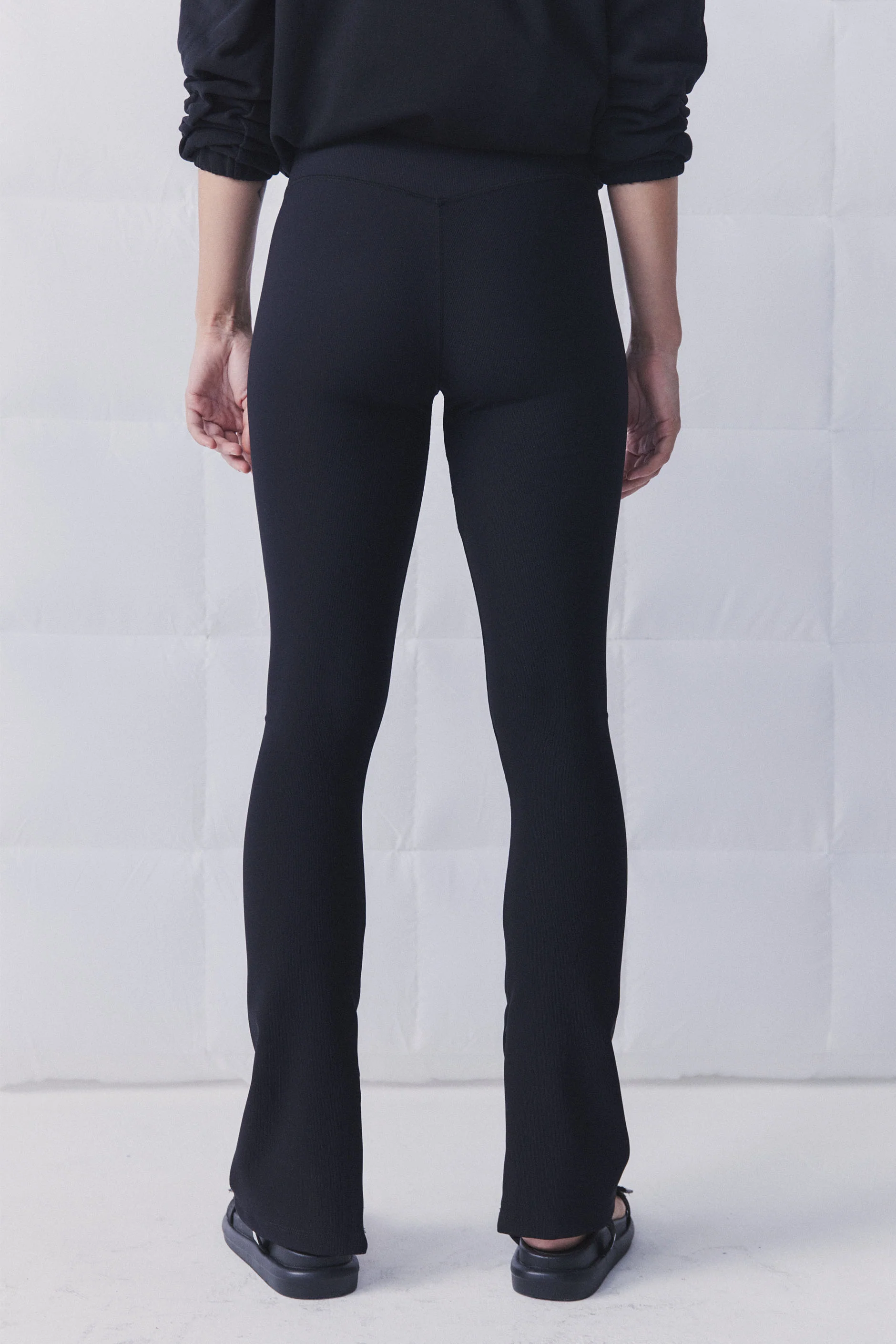 D-Luxe Rib Split Hem Legging - Image 4